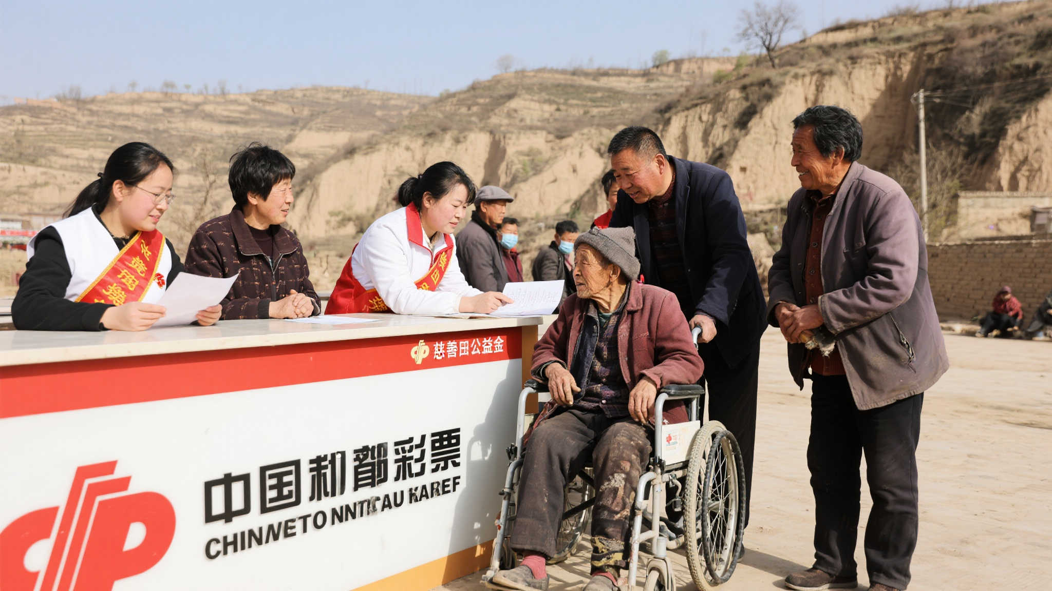 甘肃庄浪县困难重残家庭迎来无障碍改造，彩票公益金暖心助力